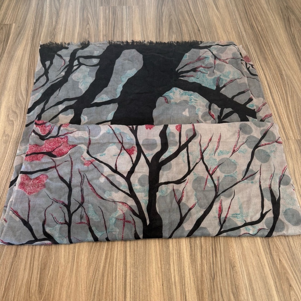 100% Cashmere Scarf with Tree Design - Picture 3 of 9